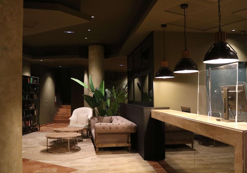 塔拉戈纳sb快捷酒店 外观 照片